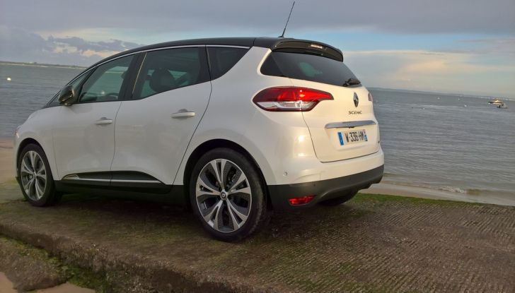 Test drive Nuova Renault Scenic 5 posti e 7 posti - Foto 10 di 35