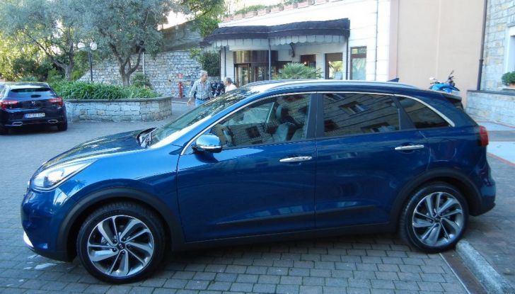 Kia Niro: prova su strada, prestazioni e prezzi del crossover coreano - Foto 11 di 18