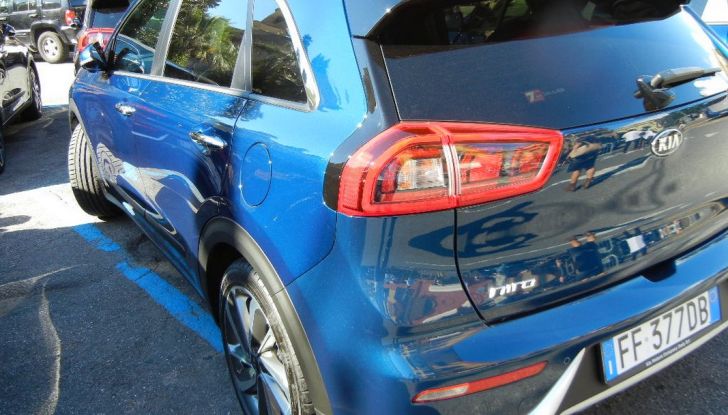 Kia Niro: prova su strada, prestazioni e prezzi del crossover coreano - Foto 16 di 18