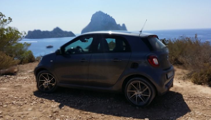 Smart Brabus ForTwo, ForFour e Cabrio: prova su strada, motorizzazioni e prezzi - Foto 4 di 22