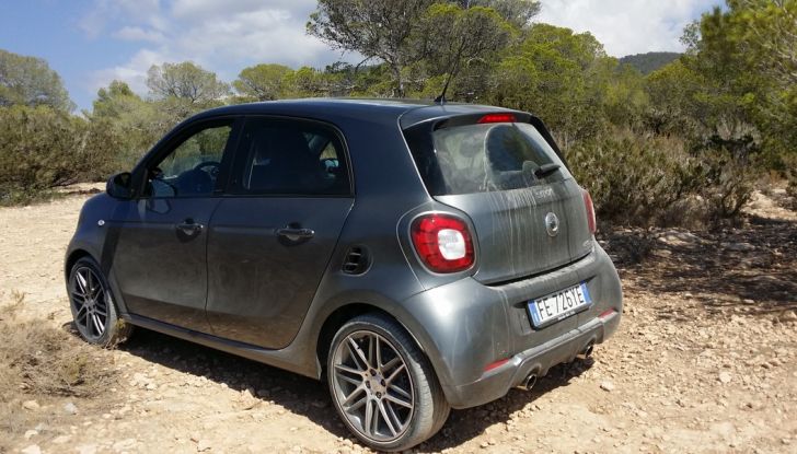 Smart Brabus ForTwo, ForFour e Cabrio: prova su strada, motorizzazioni e prezzi - Foto 2 di 22