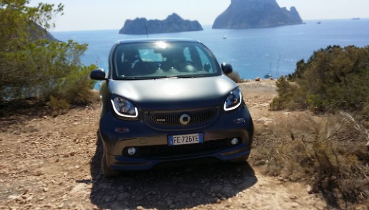 Smart Brabus ForTwo, ForFour e Cabrio: prova su strada, motorizzazioni e prezzi - Foto 20 di 22