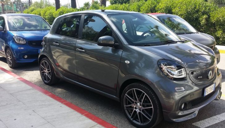 Smart Brabus ForTwo, ForFour e Cabrio: prova su strada, motorizzazioni e prezzi - Foto 1 di 22