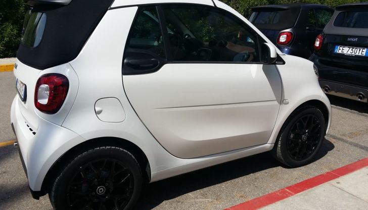 Smart Brabus ForTwo, ForFour e Cabrio: prova su strada, motorizzazioni e prezzi - Foto 12 di 22