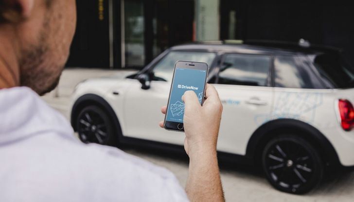 A Milano arriva il car sharing premium di BMW - Foto 2 di 7