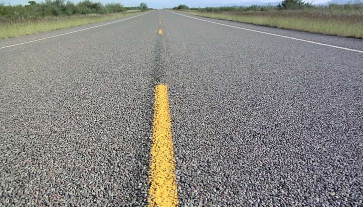 Asfalto viscido o bagnato: come comportarsi alla guida - Foto 7 di 7