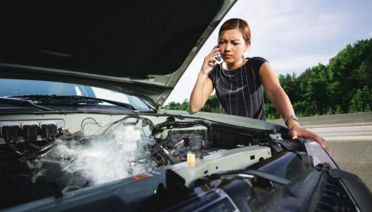 Auto in panne in autostrada: come comportarsi e cosa fare - Foto 2 di 7