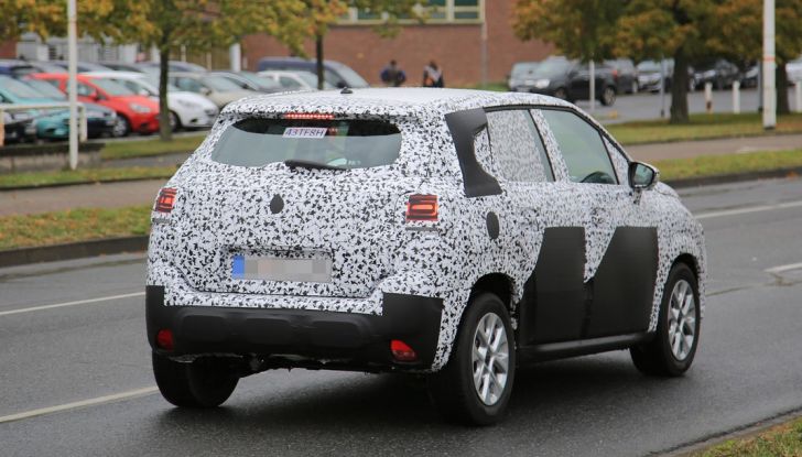 citroen c3 picasso nuove foto spia dei test dinamici 15