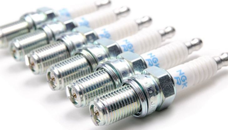 Come cambiare le candele auto: trucchi e consigli di manutenzione - Foto 4 di 6