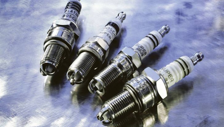 Come cambiare le candele auto: trucchi e consigli di manutenzione - Foto 2 di 6