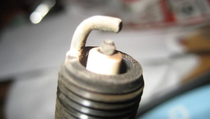 Come cambiare le candele auto: trucchi e consigli di manutenzione - Foto 1 di 6