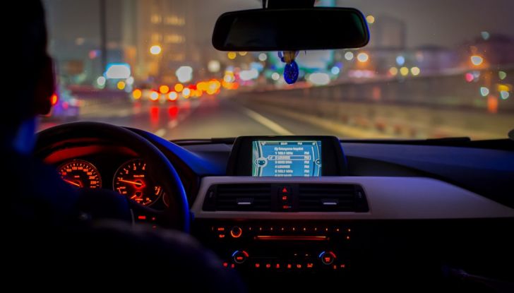 Come guidare di notte, consigli e accorgimenti - Foto 1 di 6