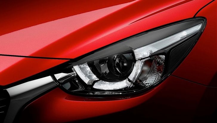 Come sostituire un faro dell’auto - Foto 4 di 6