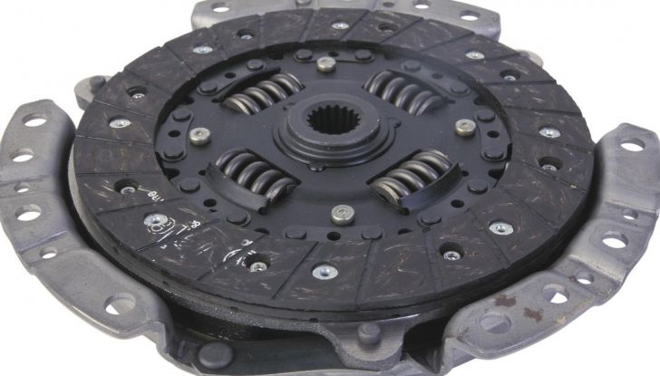 Cosa fare se si brucia la frizione dell’auto - Foto 4 di 6