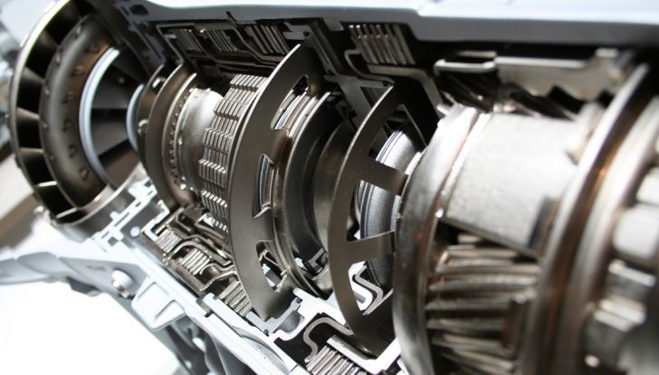 Cosa fare se si brucia la frizione dell’auto - Foto 1 di 6