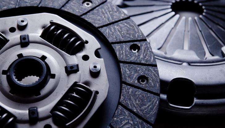 Cosa fare se si brucia la frizione dell’auto - Foto 2 di 6