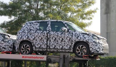 Fiat 500L, le prime foto spia del Facelift