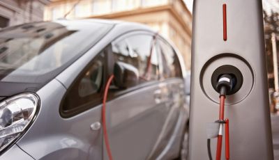 Colonnine di ricarica auto elettriche, la raccolta fondi avviene sul web