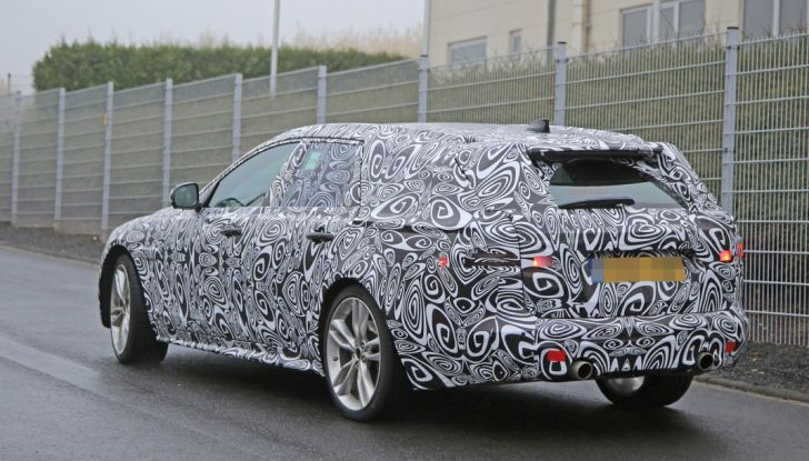 Jaguar XF S Sportbrake prime foto spia della nuova generazione della wagon sportiva - Foto 14 di 16