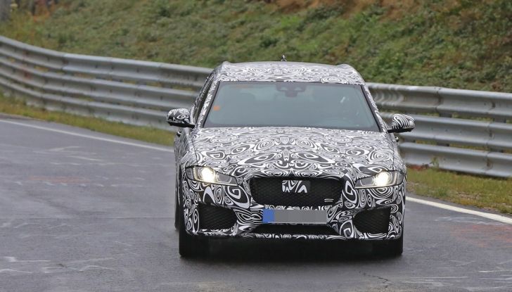 Jaguar XF S Sportbrake prime foto spia della nuova generazione della wagon sportiva - Foto 16 di 16