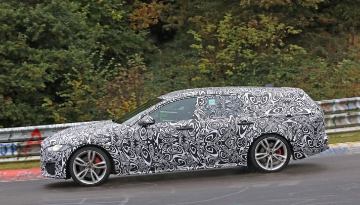 Jaguar XF S Sportbrake prime foto spia della nuova generazione della wagon sportiva - Foto 7 di 16