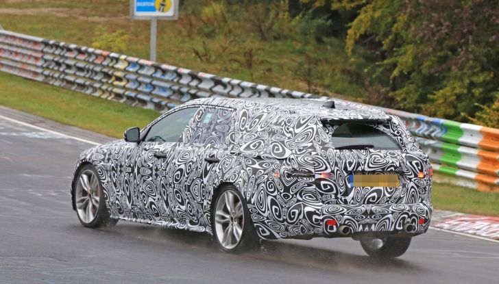 Jaguar XF S Sportbrake prime foto spia della nuova generazione della wagon sportiva - Foto 2 di 16