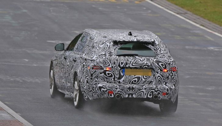 Jaguar XF S Sportbrake prime foto spia della nuova generazione della wagon sportiva - Foto 8 di 16