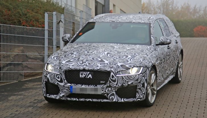 Jaguar XF S Sportbrake prime foto spia della nuova generazione della wagon sportiva - Foto 9 di 16