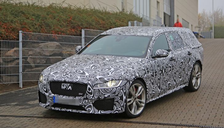 Jaguar XF S Sportbrake prime foto spia della nuova generazione della wagon sportiva - Foto 6 di 16