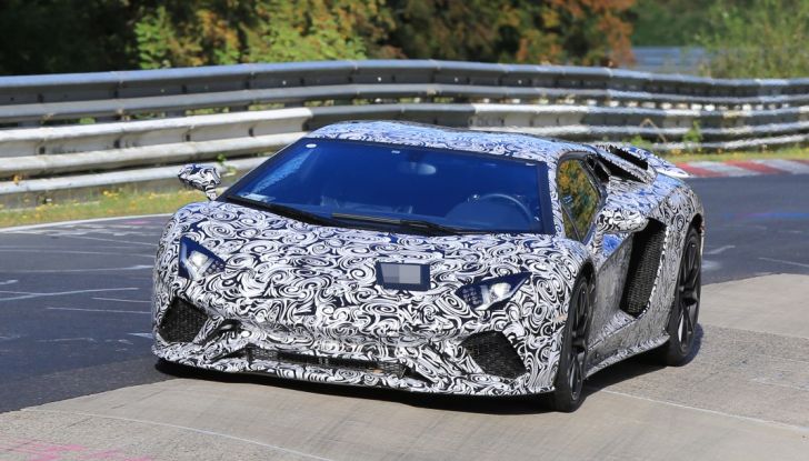 Lamborghini Aventador 2017 Facelift, le prime foto in pista - Foto 2 di 21