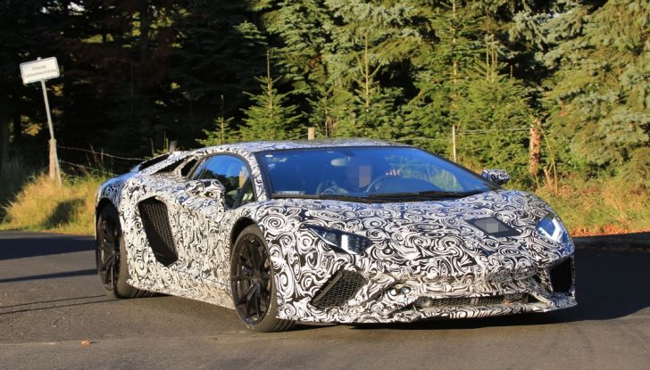 Lamborghini Aventador 2017 Facelift, le prime foto in pista - Foto 16 di 21