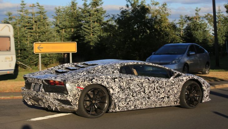 Lamborghini Aventador 2017 Facelift, le prime foto in pista - Foto 18 di 21