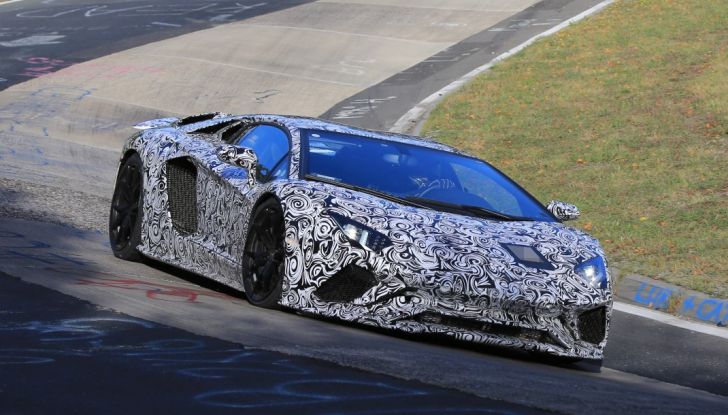 Lamborghini Aventador 2017 Facelift, le prime foto in pista - Foto 3 di 21