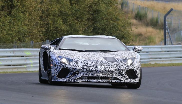 Lamborghini Aventador 2017 Facelift, le prime foto in pista - Foto 7 di 21