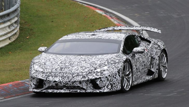 Lamborghini Huracan Superleggera, foto spia delle modifiche del frontale - Foto 5 di 14