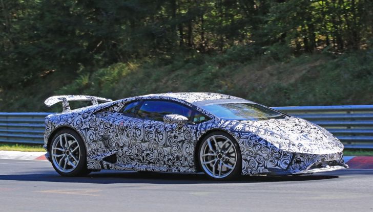 Lamborghini Huracan Superleggera, foto spia delle modifiche del frontale - Foto 4 di 14