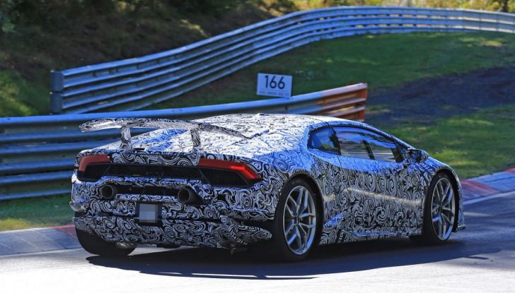 Lamborghini Huracan Superleggera, foto spia delle modifiche del frontale - Foto 7 di 14