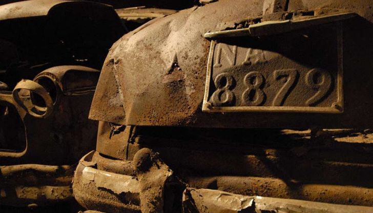 Le auto dimenticate nei sotterranei di Napoli: tutte le foto più belle - Foto 11 di 12