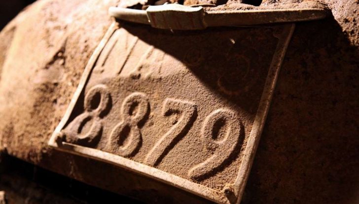 Le auto dimenticate nei sotterranei di Napoli: tutte le foto più belle - Foto 7 di 12