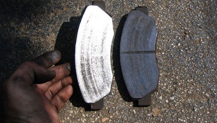 Cosa fare se l’auto non frena - Foto 2 di 6