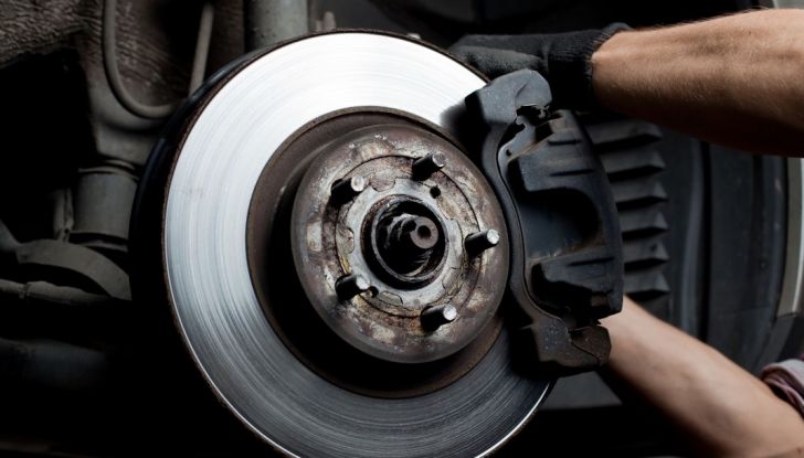 Manutenzione auto: quando cambiare le pastiglie dei freni