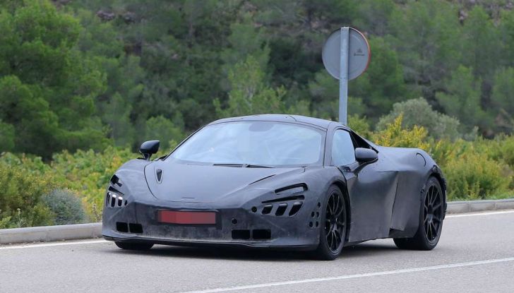 McLaren P14, prime foto dei test dell’erede della 650S - Foto 5 di 11