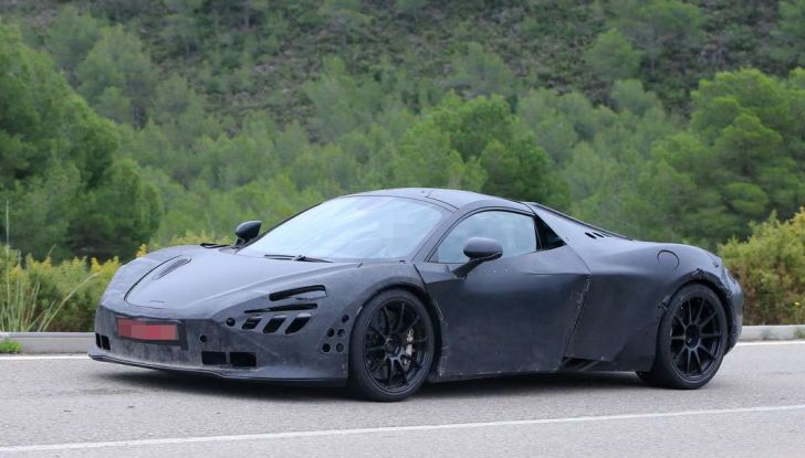 McLaren P14, prime foto dei test dell’erede della 650S - Foto 1 di 11
