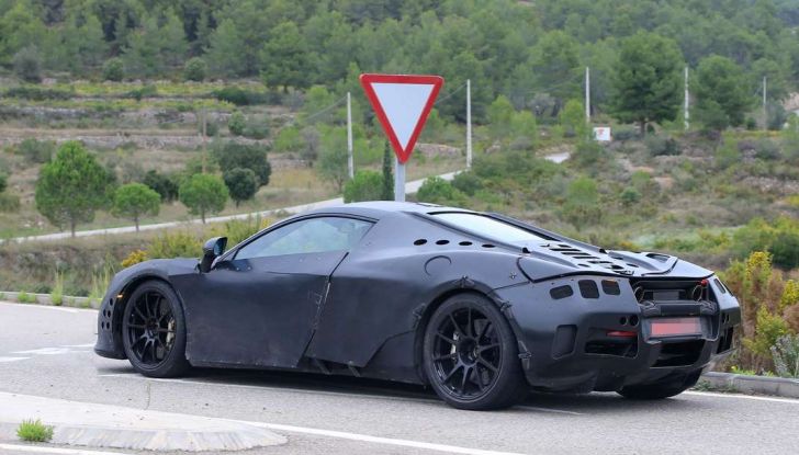 McLaren P14, prime foto dei test dell’erede della 650S - Foto 10 di 11