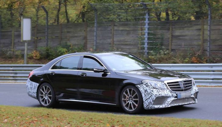 Mercedes AMG S63 Facelift nuove foto spia dei test su pista - Foto 10 di 24
