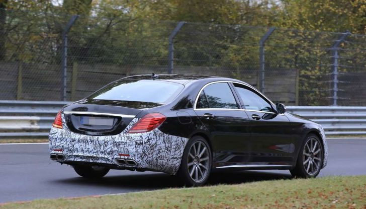Mercedes AMG S63 Facelift nuove foto spia dei test su pista - Foto 11 di 24