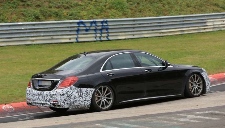 Mercedes AMG S63 Facelift nuove foto spia dei test su pista - Foto 15 di 24