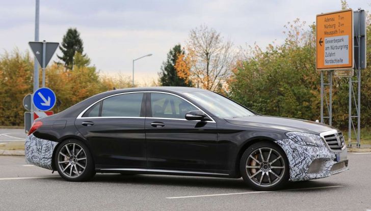 Mercedes AMG S63 Facelift nuove foto spia dei test su pista - Foto 20 di 24