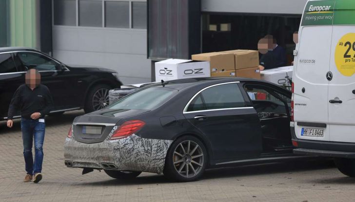 Mercedes AMG S63 Facelift nuove foto spia dei test su pista - Foto 24 di 24