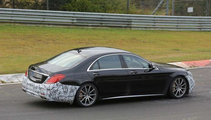 Mercedes AMG S63 Facelift nuove foto spia dei test su pista - Foto 7 di 24
